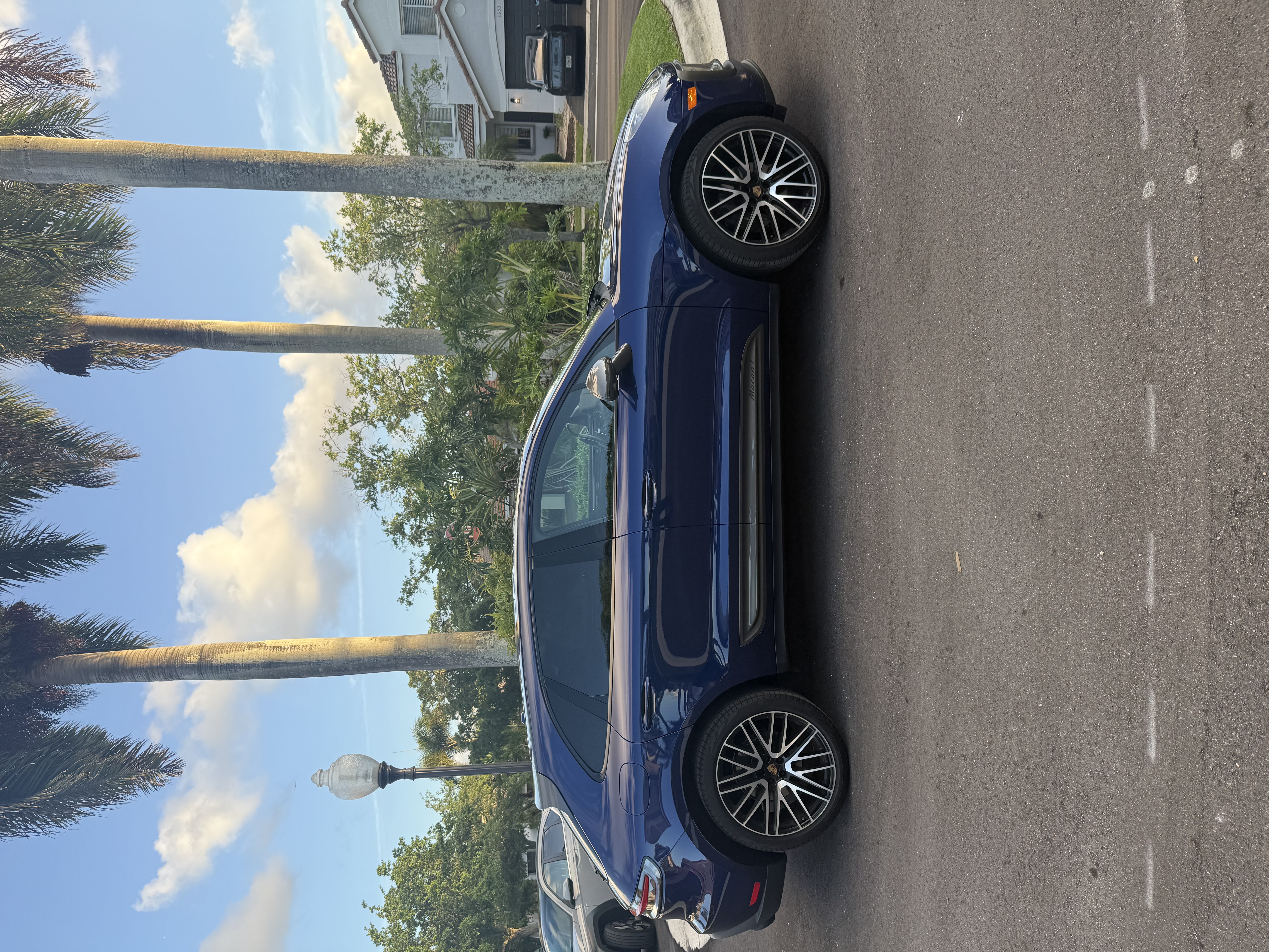 Used 2024 Porsche Macan Turbo AWD/4WD image 8