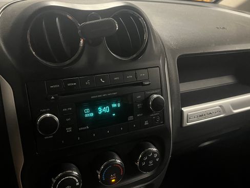 Used 2016 Jeep Compass Latitude image 9