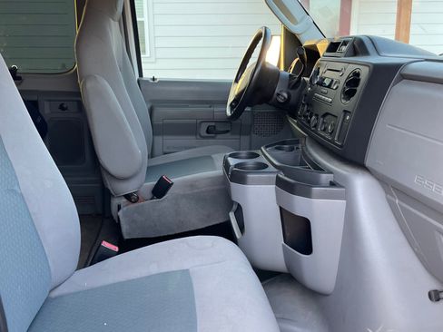 Used 2014 Ford E-350 and Econoline 350 XLT image 6