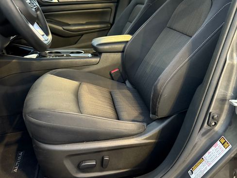 Used 2024 Nissan Altima 2.5 SV image 5