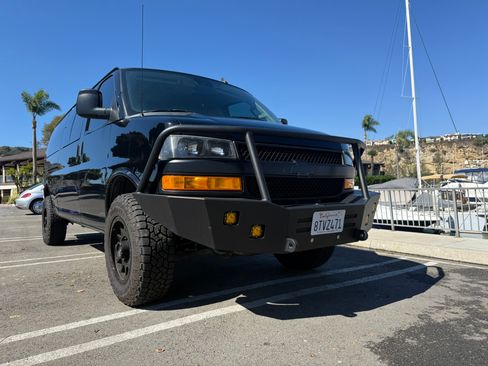 Used 2020 Chevrolet Express 3500 LT w/ LT Preferred Equipment Group image 6