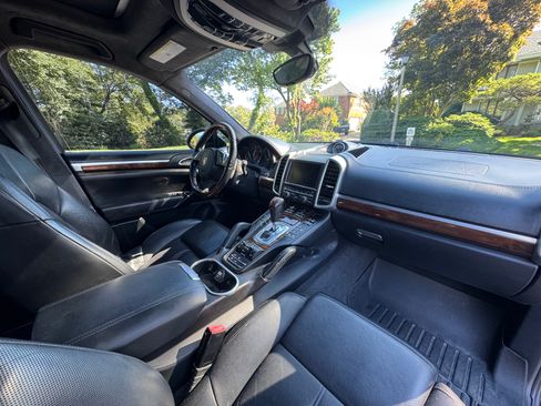 Used 2012 Porsche Cayenne Turbo AWD/4WD image 13