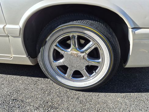 Used 2002 Cadillac Eldorado Touring w/ Preffered Equipment Group image 13