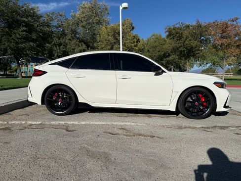 Used 2025 Honda Civic Type R image 8
