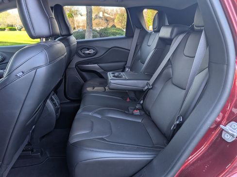 Used 2021 Jeep Cherokee Limited image 17