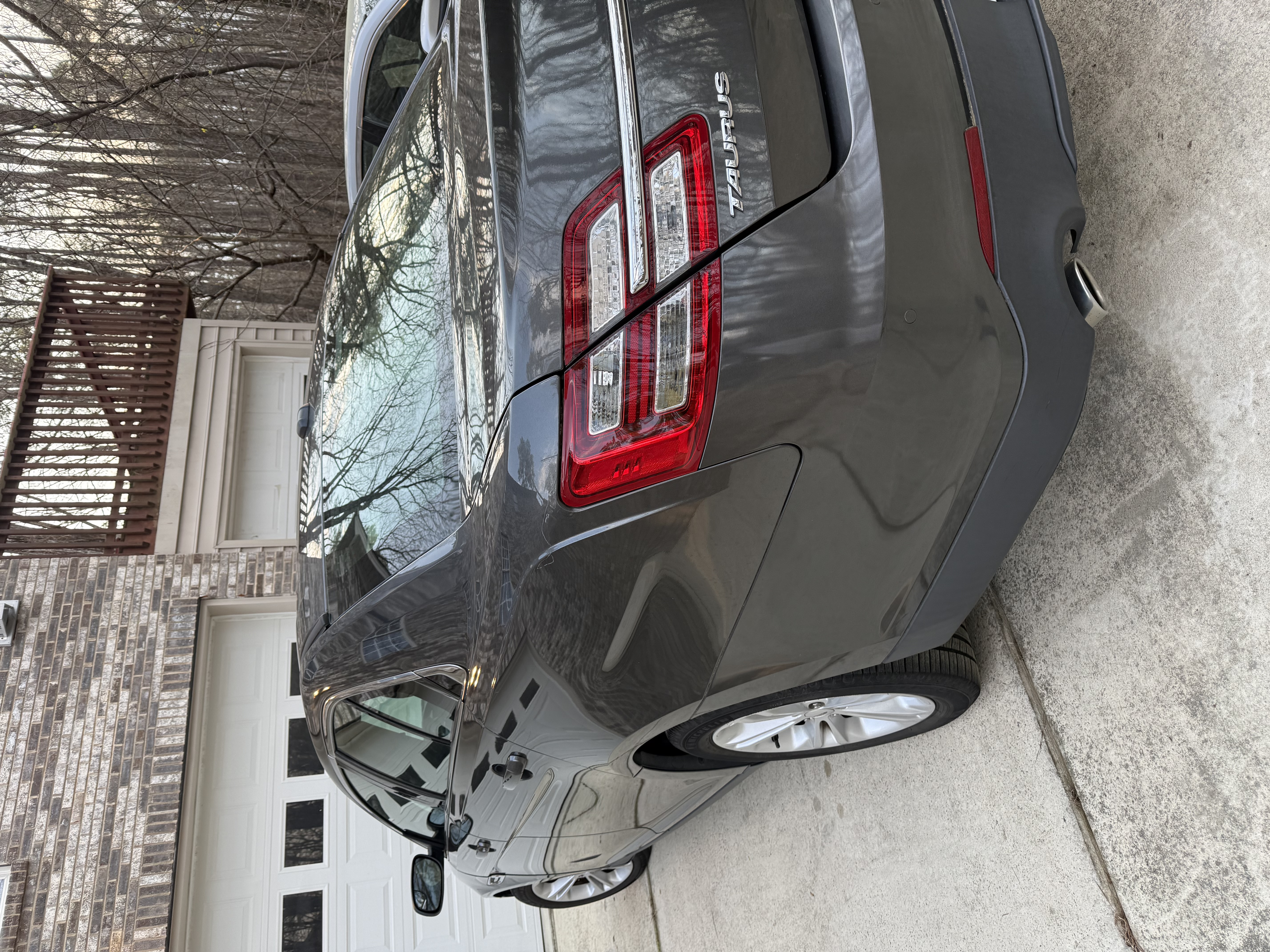 Used 2018 Ford Taurus SEL FWD image 8
