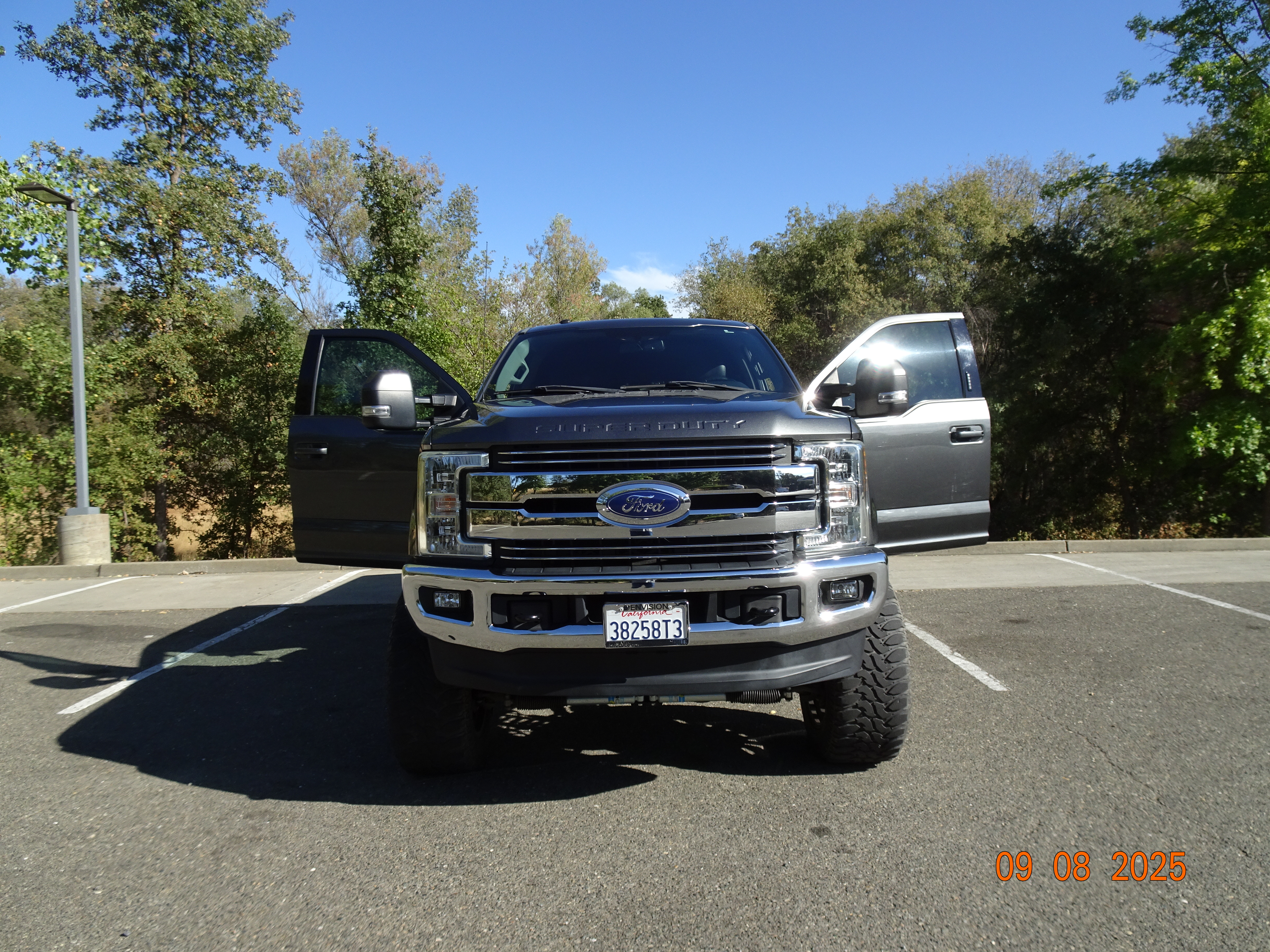 Used 2017 Ford F250 Lariat AWD/4WD image 5