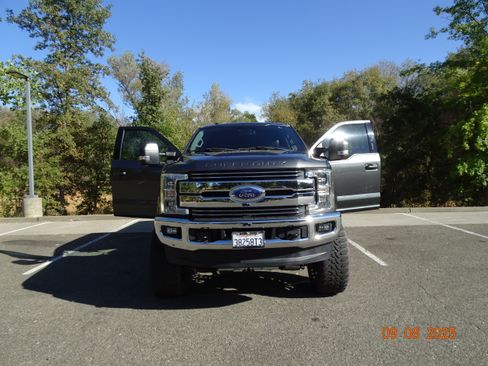 Used 2017 Ford F250 Lariat image 5