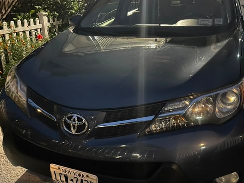 Used 2014 Toyota RAV4 XLE AWD/4WD image 5