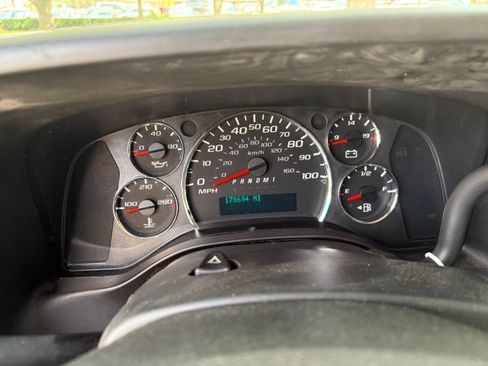 Used 2016 Chevrolet Express 2500 Extended image 4