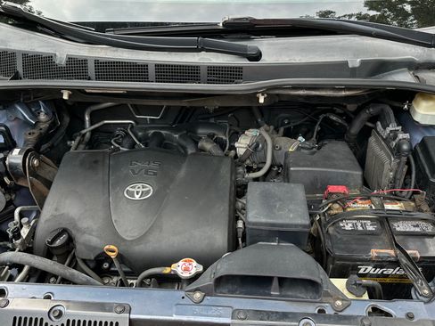 Used 2017 Toyota Sienna XLE image 9