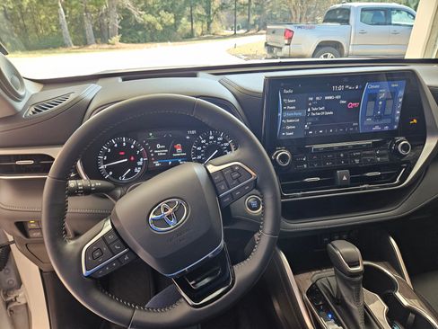 Used 2021 Toyota Highlander Platinum image 7