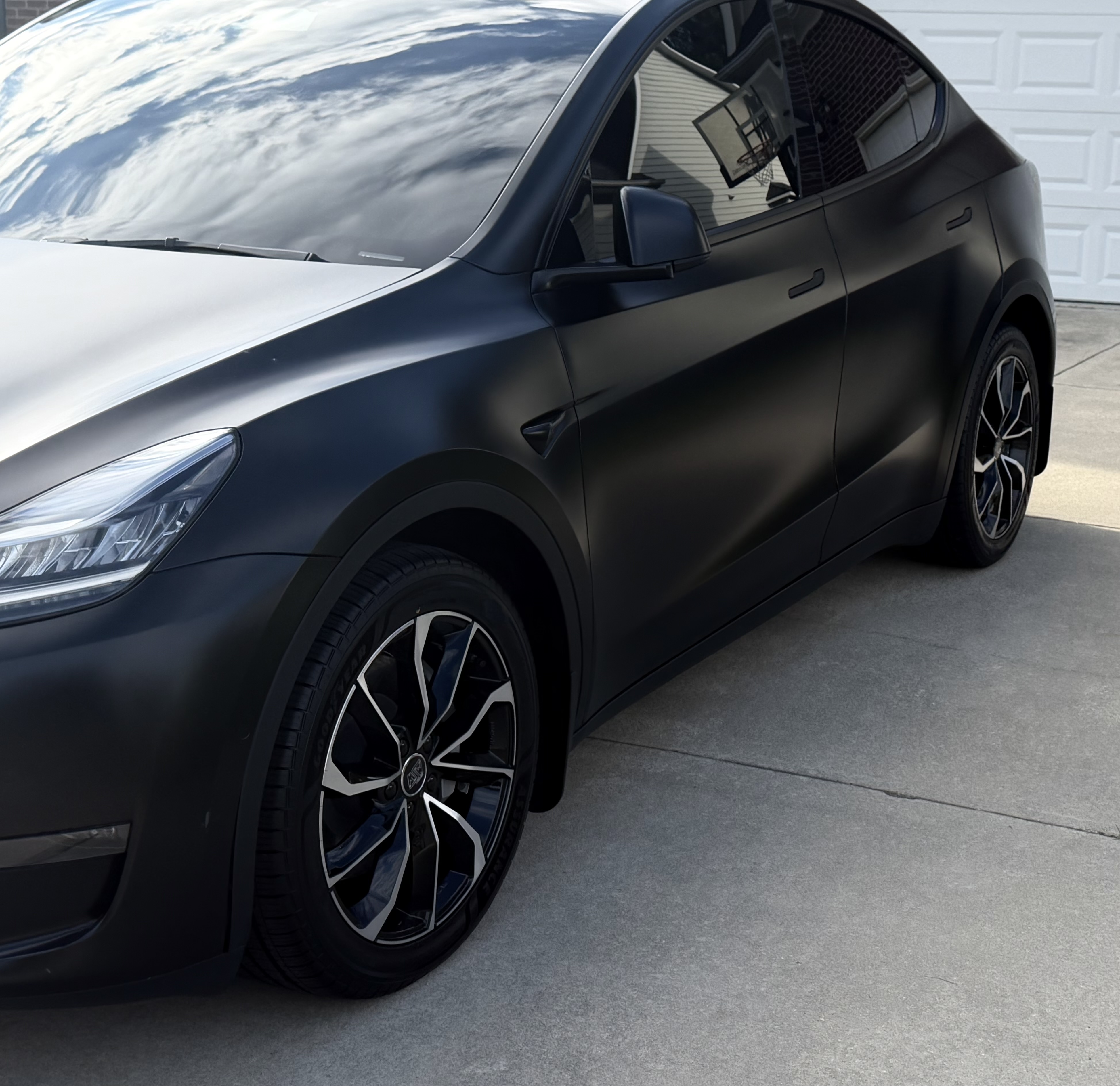Used 2023 Tesla Model Y Long Range AWD/4WD image 5