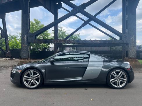 Used 2014 Audi R8 V8 w/ Enhanced Leather Package AWD/4WD image 9