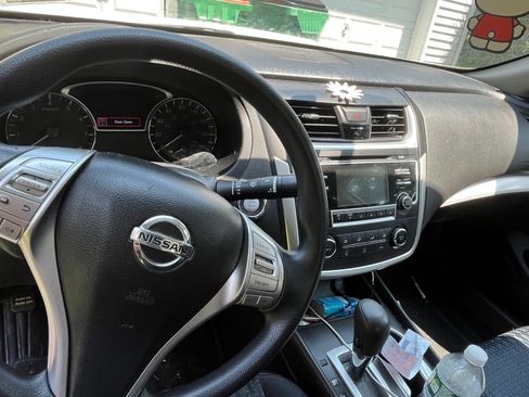 Used 2016 Nissan Altima 2.5 S w/ Power Driver Seat Package FWD image 5