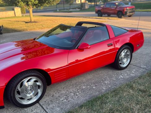 Used 1994 Chevrolet Corvette Coupe image 8