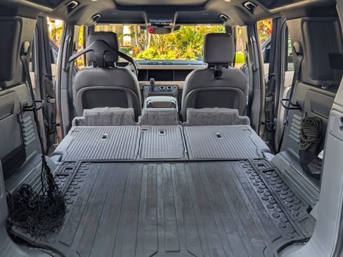 Used 2023 Land Rover Defender 110 X-Dynamic SE image 24