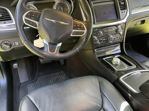 Used 2017 Chrysler 300 Limited w/ Value Package image 4