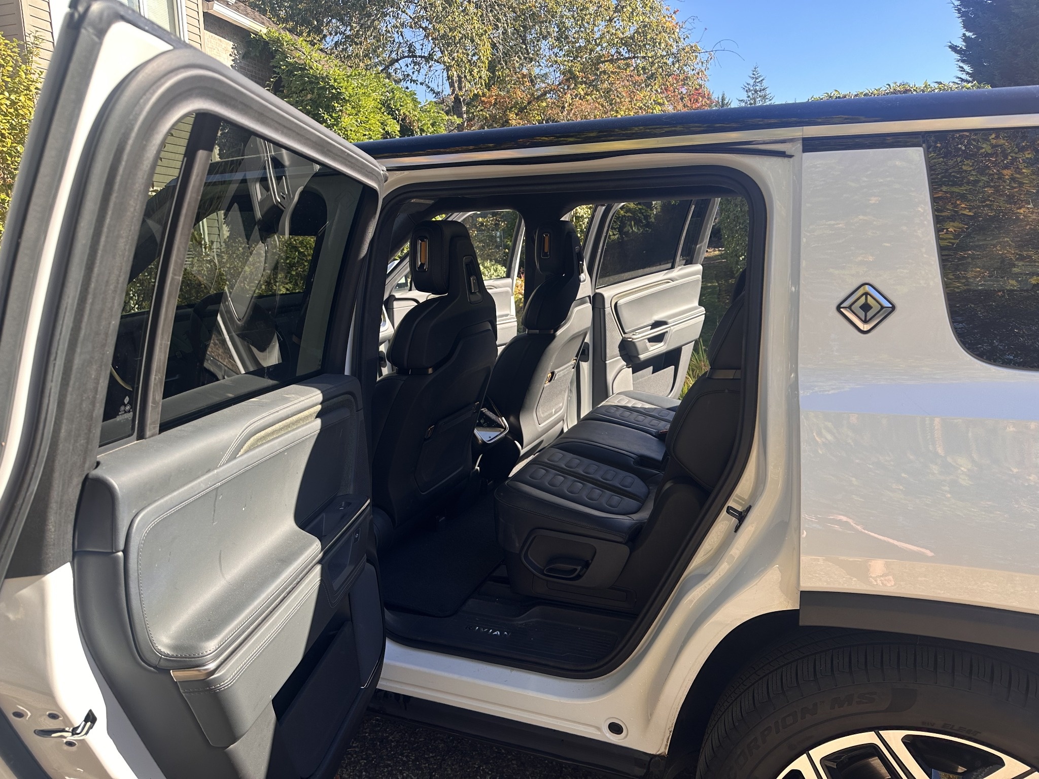 Used 2025 Rivian R1S Adventure Dual AWD/4WD image 11