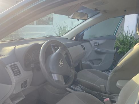 Used 2010 Toyota Corolla LE FWD image 11