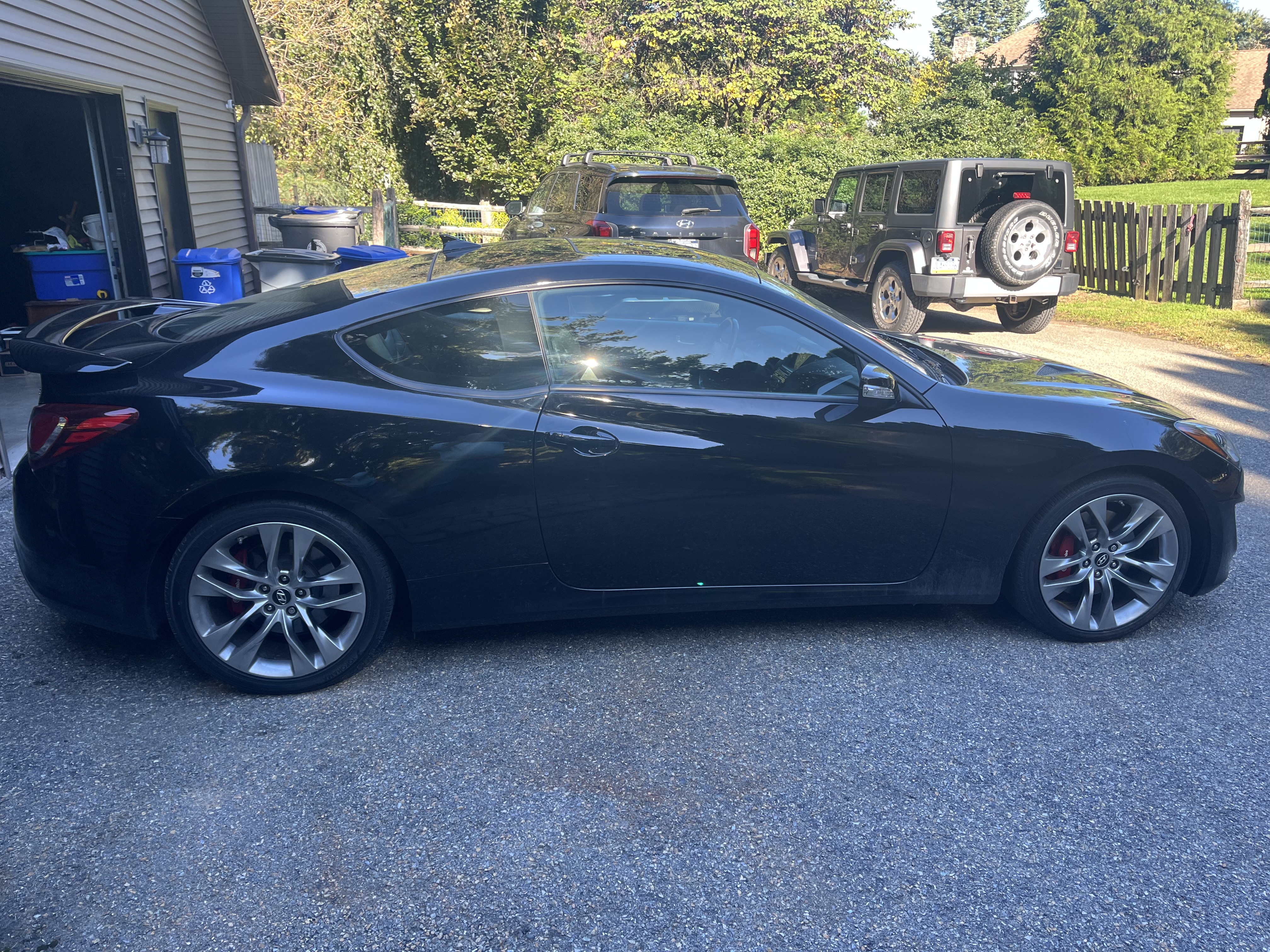 Used 2013 Hyundai Genesis 3.8 RWD image 4
