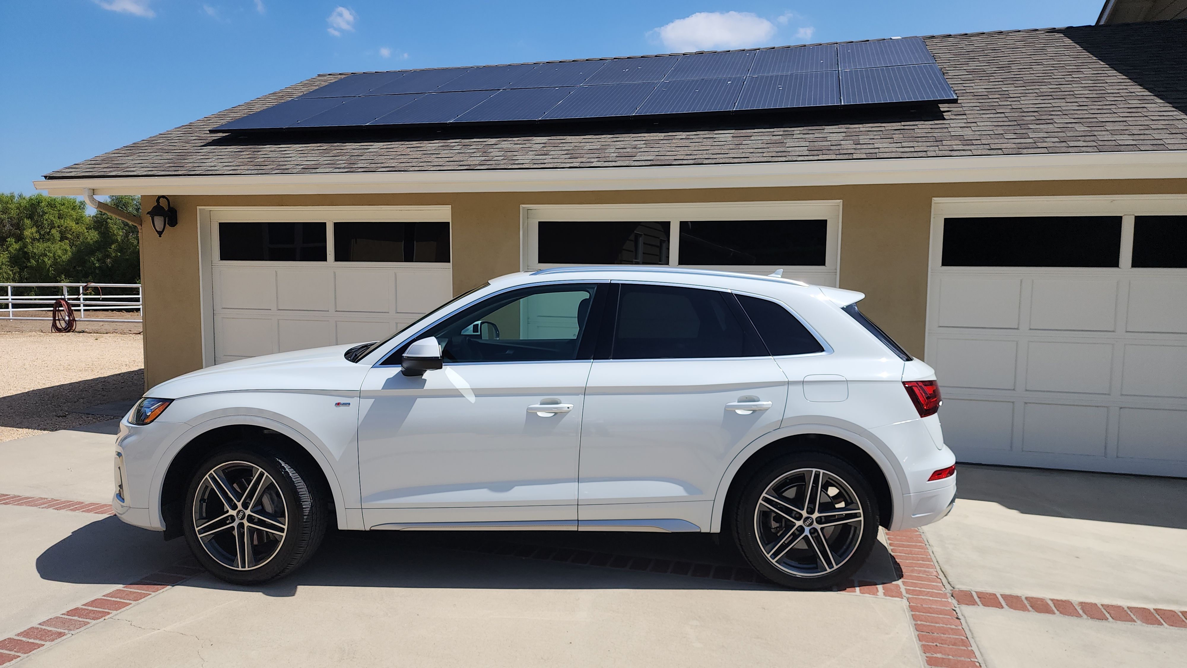 Used 2022 Audi Q5 e Premium Plus w/ Premium Plus Package AWD/4WD image 1