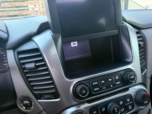 Used 2020 Chevrolet Suburban LT image 2