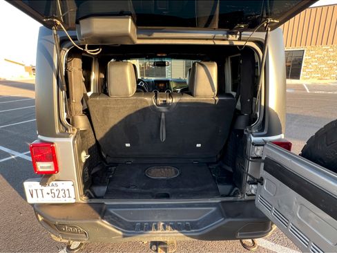 Used 2015 Jeep Wrangler Rubicon image 14