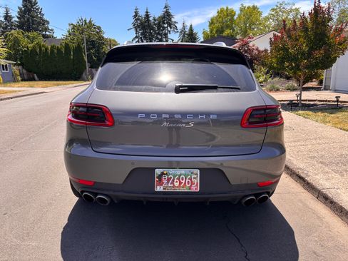 Used 2018 Porsche Macan S w/ Premium Package Plus AWD/4WD image 4
