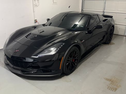 Used 2018 Chevrolet Corvette Z06 RWD image 2