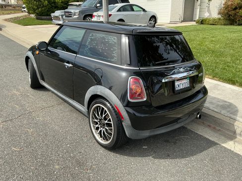 Used 2010 MINI Cooper Hardtop image 8