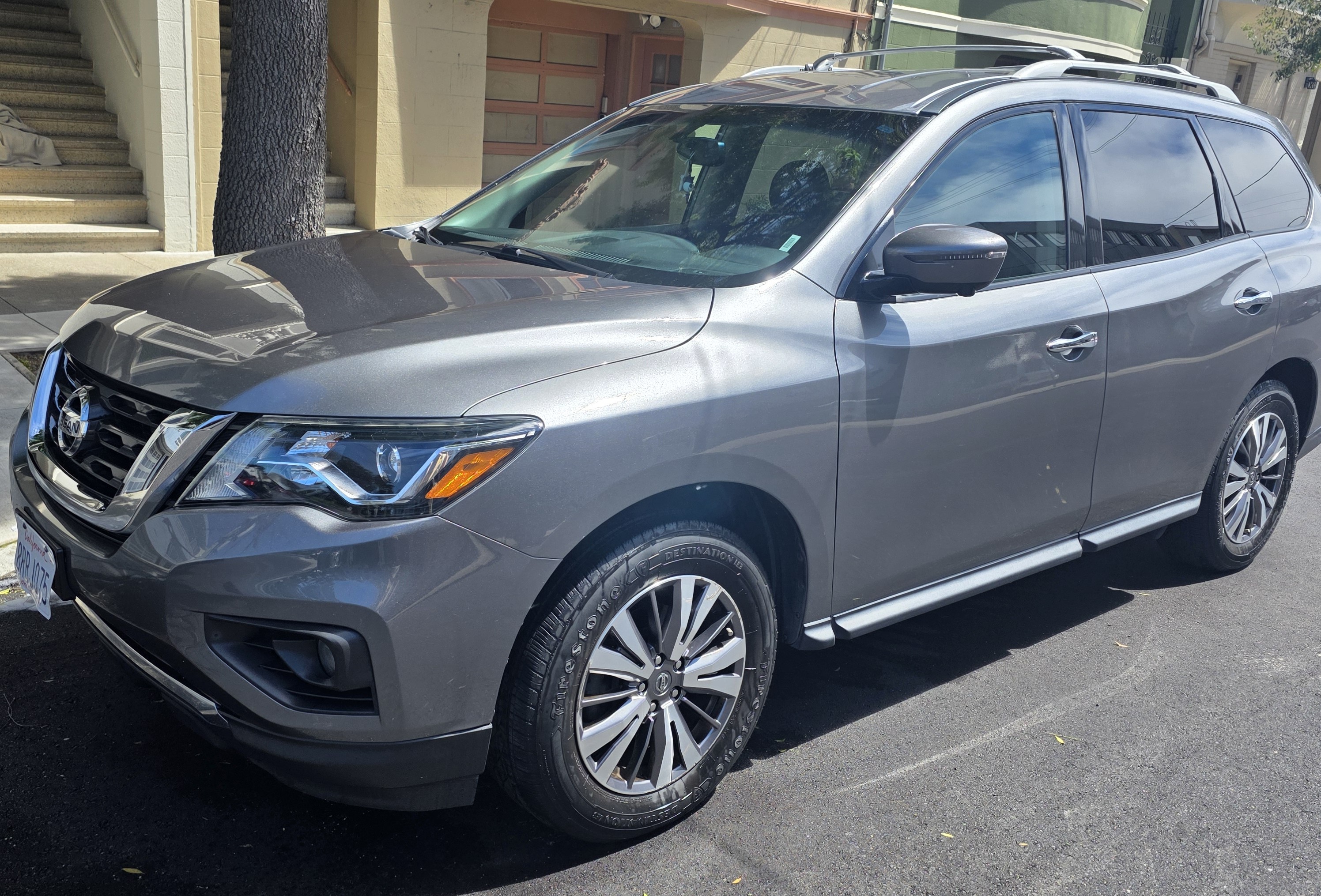 Used 2020 Nissan Pathfinder SL AWD/4WD image 1