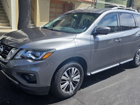 Used 2020 Nissan Pathfinder SL AWD/4WD image 1