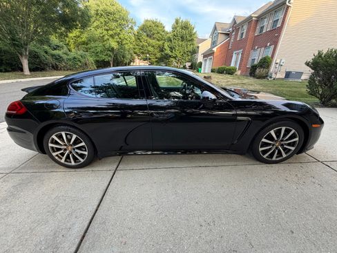 Used 2016 Porsche Panamera image 2