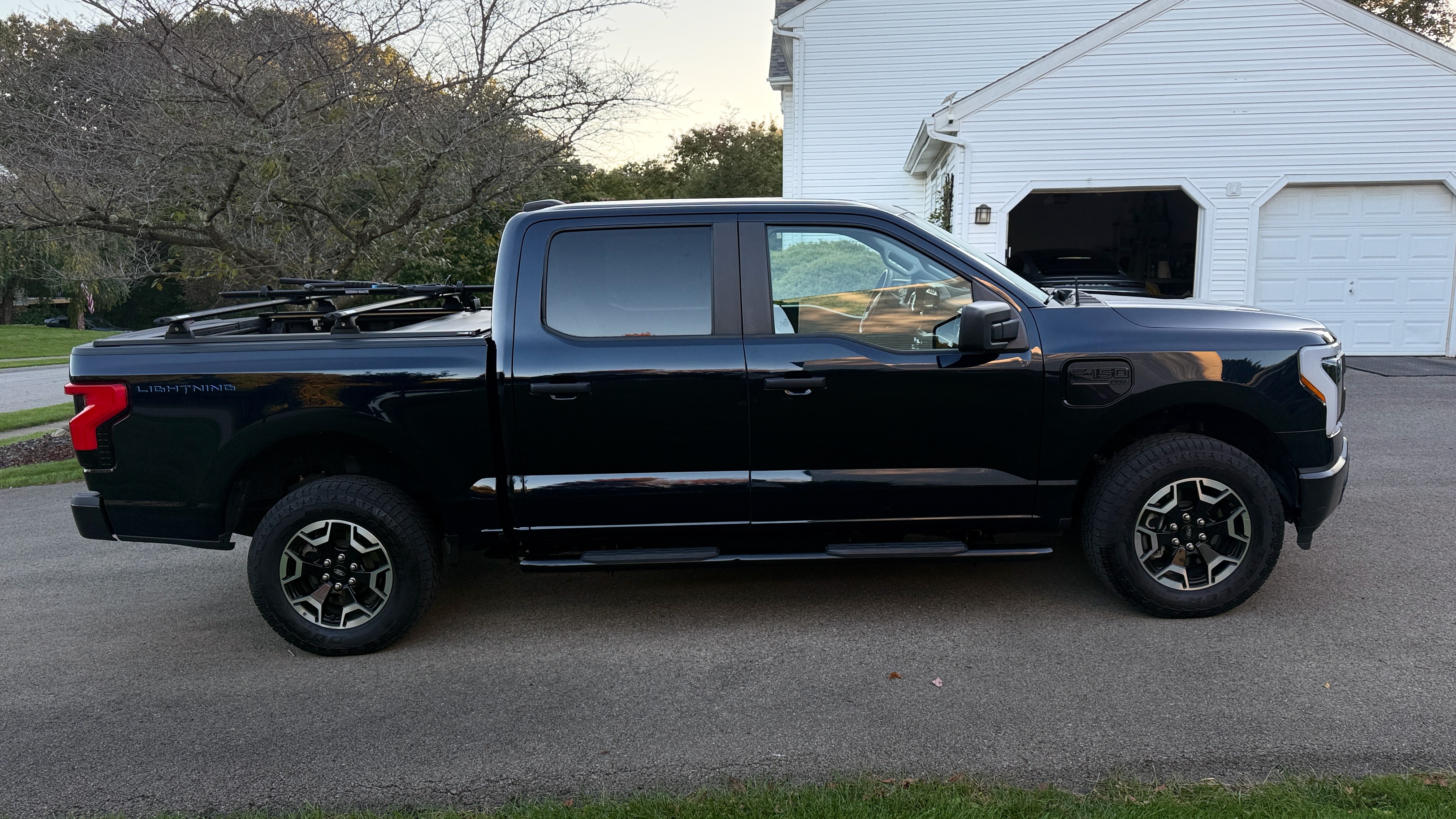 Used 2023 Ford F150 Lightning Pro AWD/4WD image 9