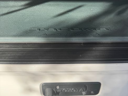 Used 2016 Toyota Tacoma SR5 image 5