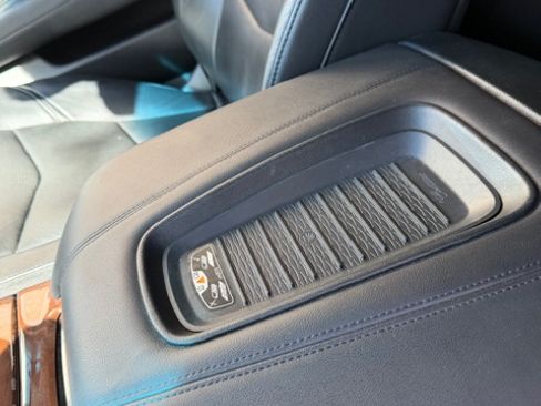 Used 2018 Cadillac Escalade ESV Premium Luxury image 9