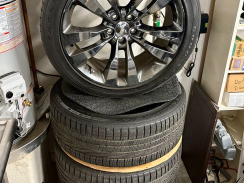 Used 2014 Dodge Challenger SRT8 w/ Harman/Kardon Audio Group image 21