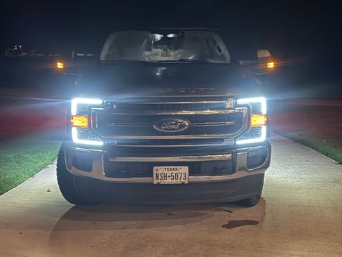 Used 2021 Ford F250 Lariat w/ Lariat Ultimate Package AWD/4WD image 2