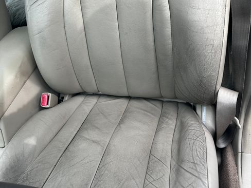 Used 1999 Toyota Avalon XLS image 11