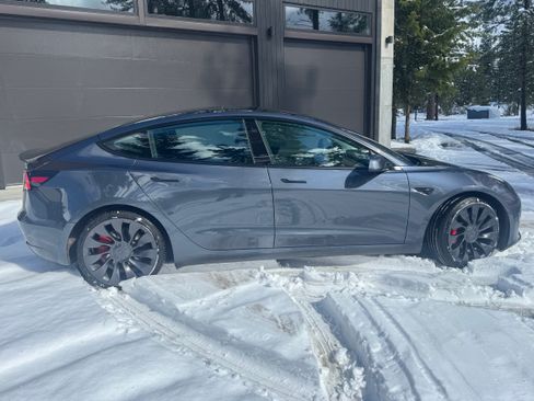 Used 2022 Tesla Model 3 Performance image 2