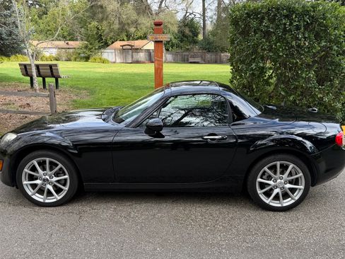Used 2010 MAZDA MX-5 Miata Grand Touring w/ Premium Pkg image 25
