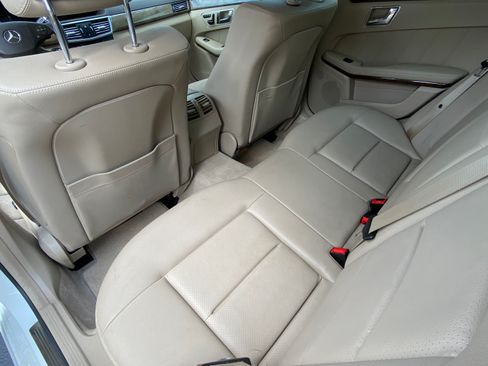 Used 2010 Mercedes-Benz E 350 4MATIC Sedan image 8