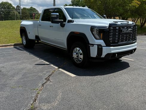 Used 2026 GMC Sierra 3500 Denali Ultimate AWD/4WD image 2