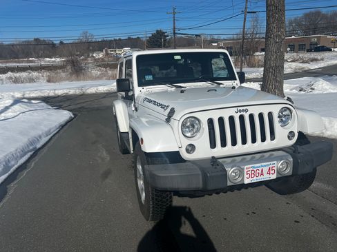 Used 2014 Jeep Wrangler Sahara w/ Dual Top Group image 9