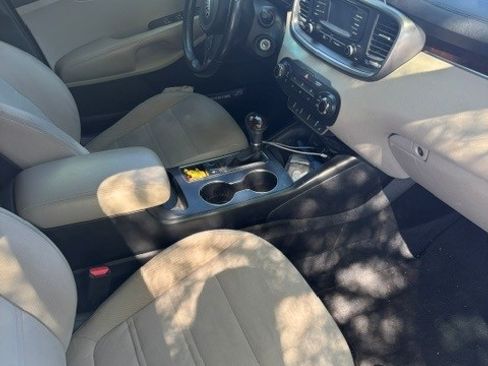 Used 2016 Kia Sorento FWD w/ LX Convenience Package image 6