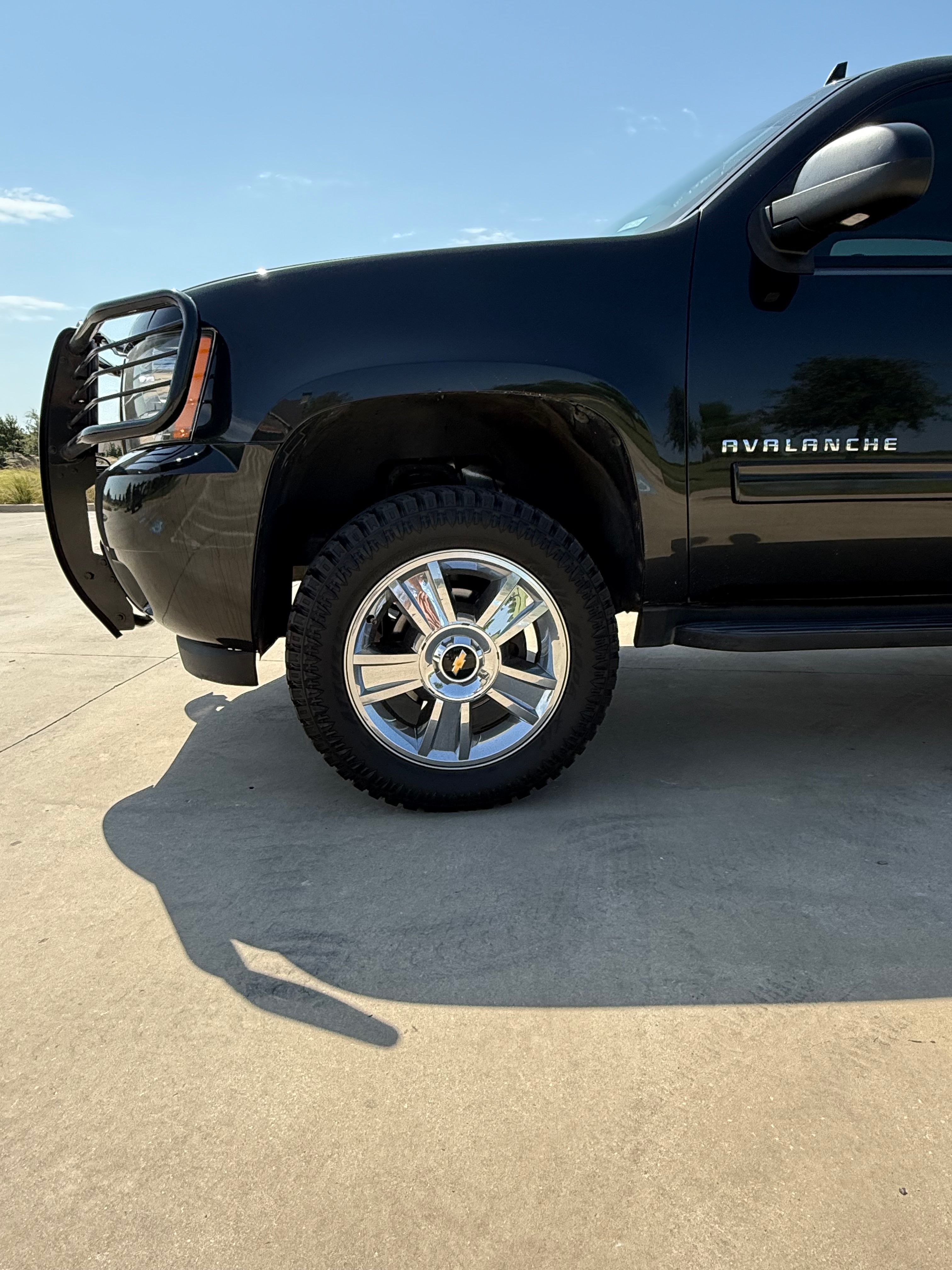 Used 2010 Chevrolet Avalanche LT w/ Luxury Package AWD/4WD image 6
