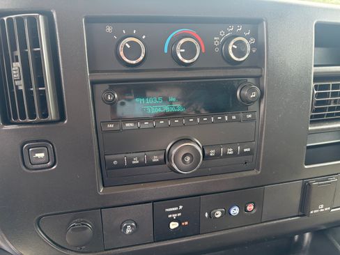 Used 2019 Chevrolet Express 2500 RWD image 22