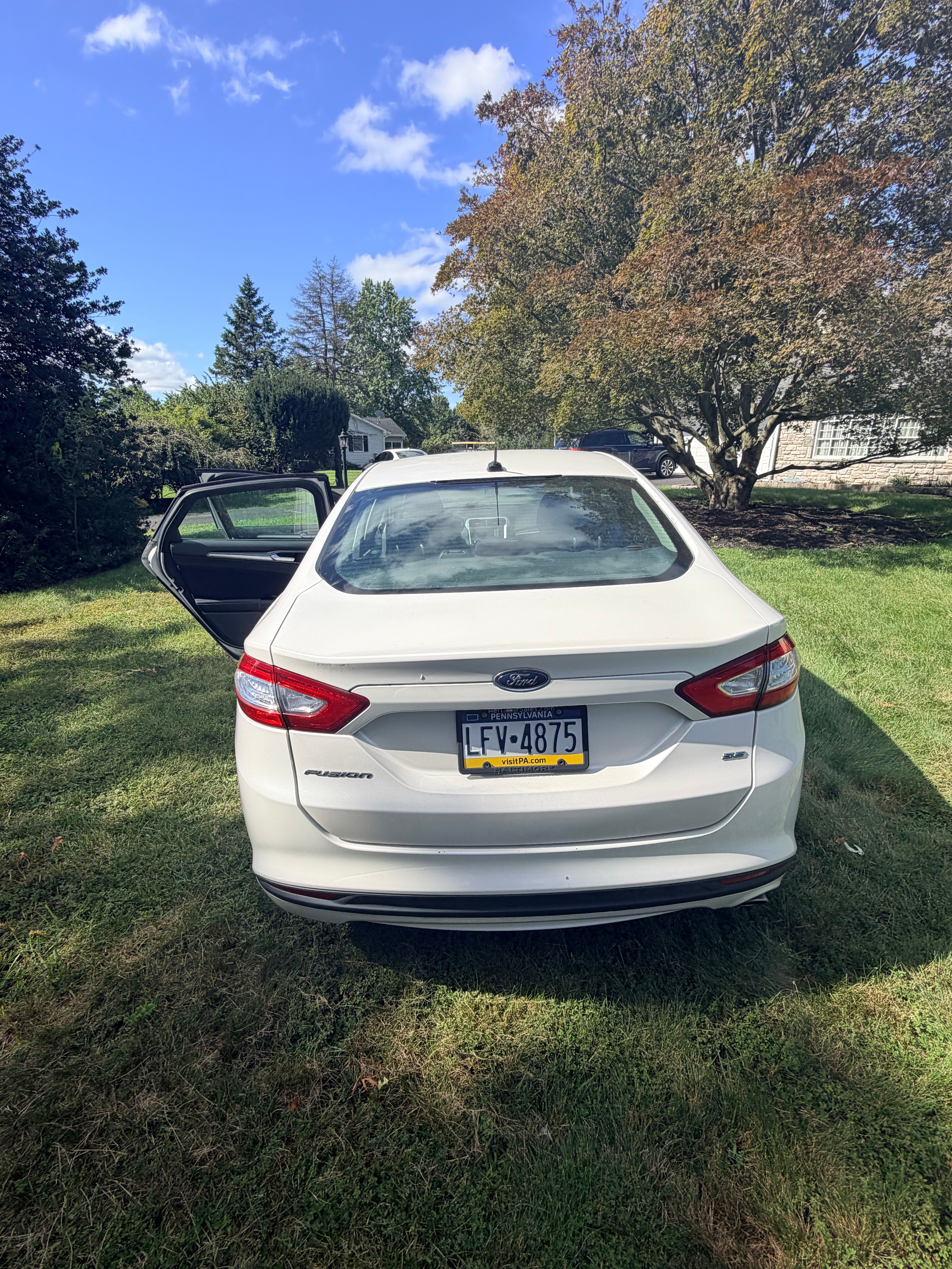 Used 2016 Ford Fusion SE FWD image 12