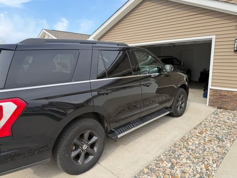 Used 2018 Ford Expedition XLT w/ Equipment Group 202A AWD/4WD image 1